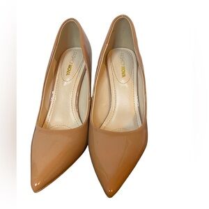 Brand new Fashion Nova Women's Tan 4”Pumps sz 8.5
